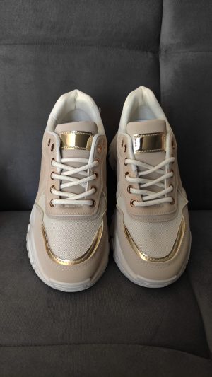 BEŻOWE SNEAKERSY